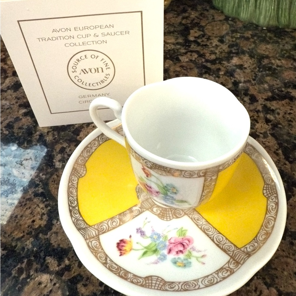 Avon 💛💛💛 European Tradition Cup & Saucer Germany Circa 1700.